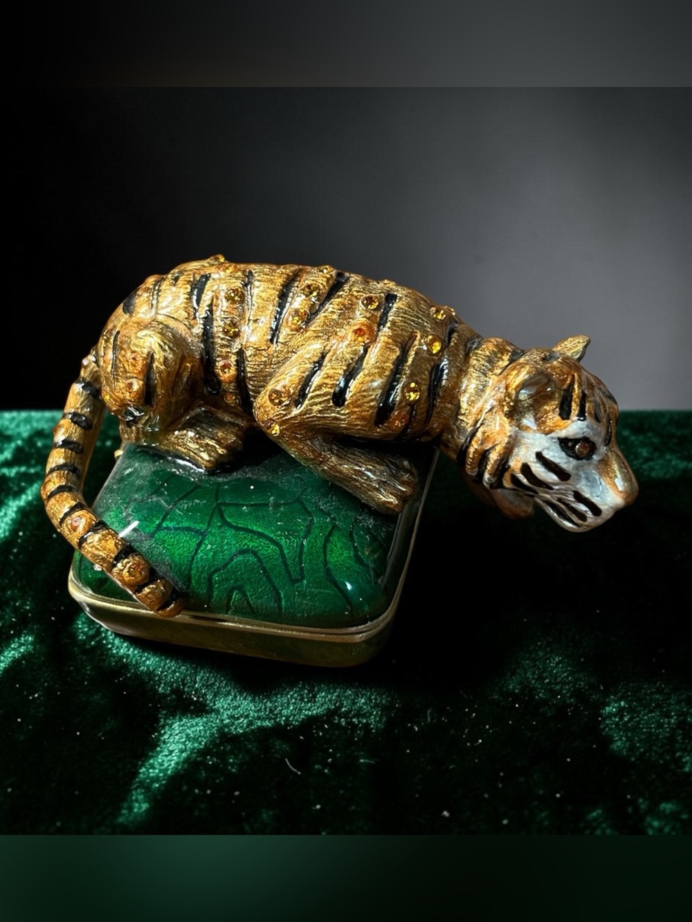 Vintage rare Rucinni enamel, tiger, trinket box